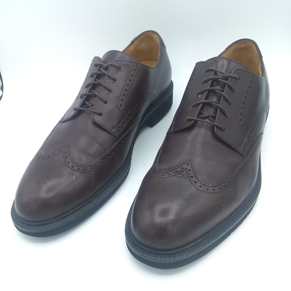 Rockport wingtips in brown